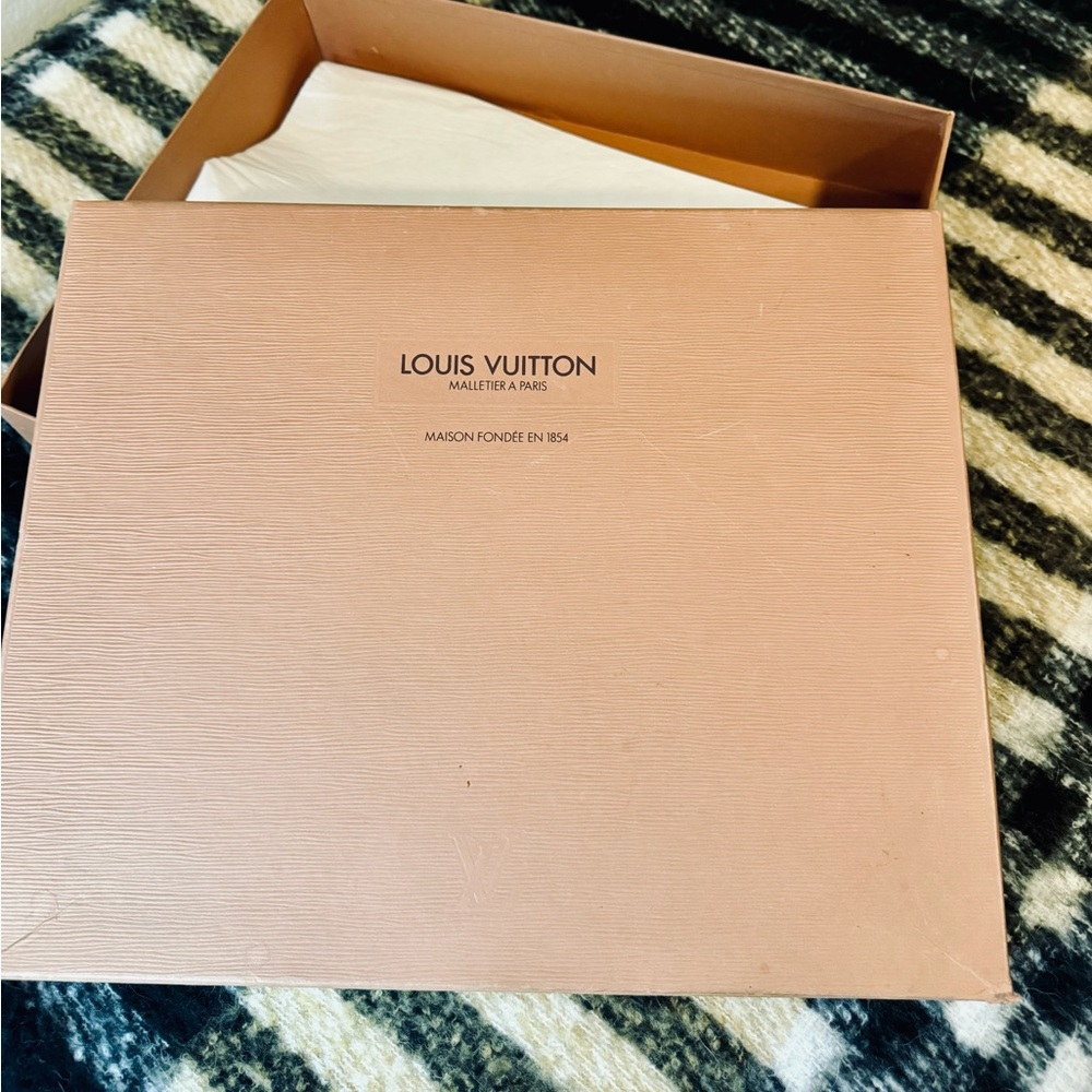 Louis Vuitton BOX